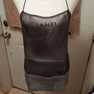 Chanel make up or Styling apron